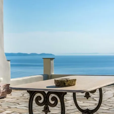 Amaryllis House - Tinos Kardhianí