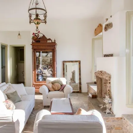 Amaryllis House - Tinos Kardhianí